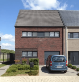 Eigentijdse Halfopen Nieuwbouw Houtvenne